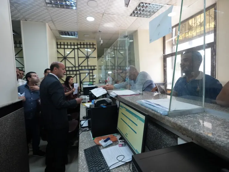 محافظ أسيوط يتفقد المركز التكنولوجي بديوان عام المحافظة ويتابع منظومة الشكاوى