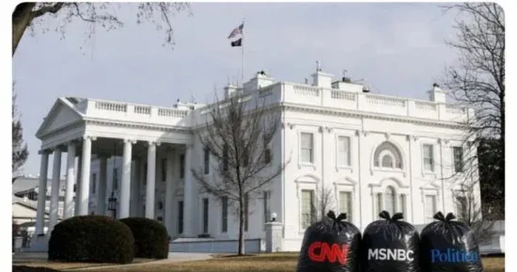 ترامب ينشر صورة «قمامة اعلامية».. والبيت الأبيض يوجه ضربة جديدة لـ CNN