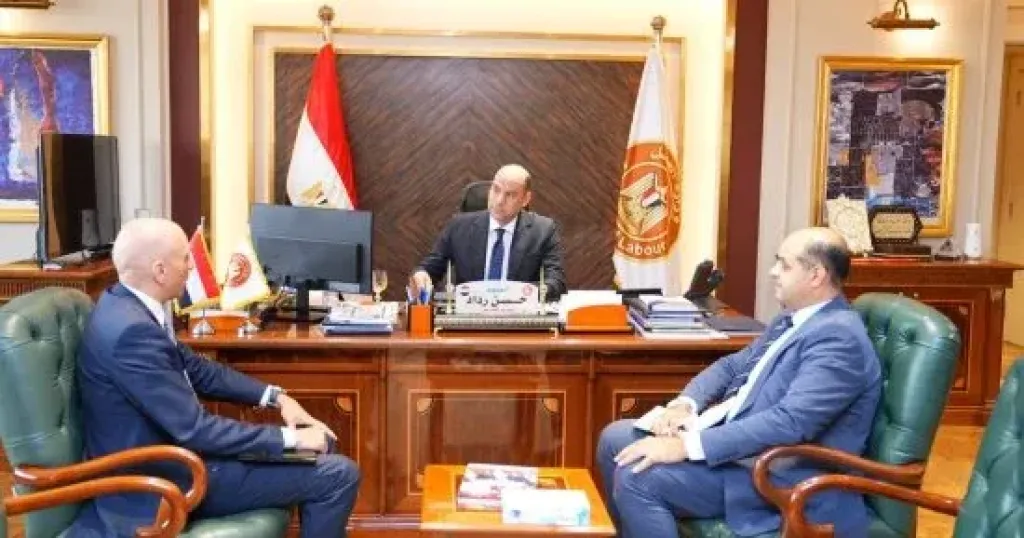 وزير العمل يلتقى السفير المصري الجديد لدى لبنان لبحث ملفات التعاون المشترك