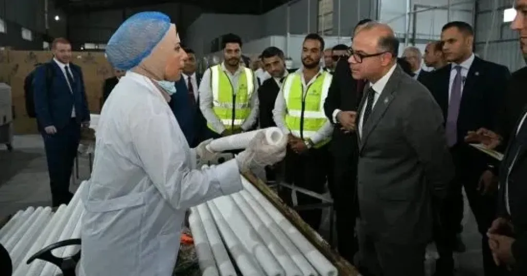 وزير الاستثمار يتفقد مصنع فلاتر ميكرونية ومحطات التحلية بدمياط