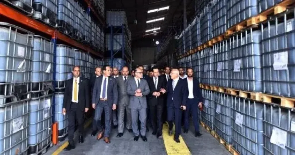وزير الاستثمار والتجارة الخارجية يتفقد أحد مصانع الغزل والنسيج بدمياط