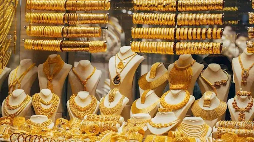 آي صاغة: الذهب يتراجع 35 جنيهًا والأسعار أعلى من السعر العادل.. وإمبابي يكشف أسباب الهبوط