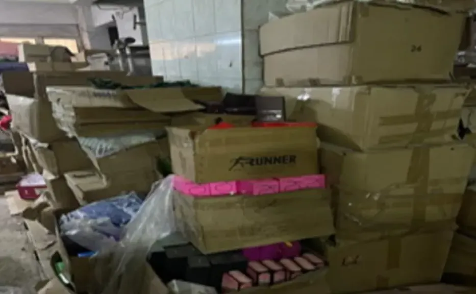 قبل طرحها بالأسواق.. ضبط 23 ألف عبوة عطور مقلدة داخل مصنع بدون ترخيص بالجيزة