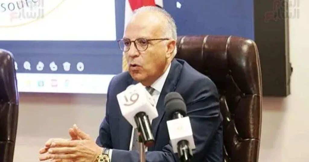 وزارة الرى تحرر محضرين ضد مخالفين ألقوا مخلفات صرف صحى بترعة الكسرة بسوهاج