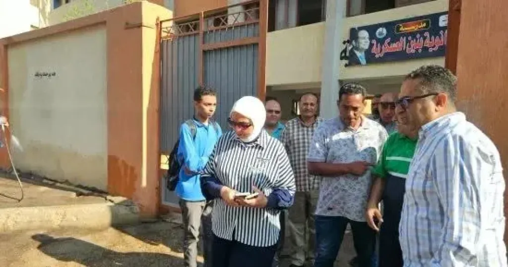 جولة مفاجئة للسكرتير العام بالقليوبية حول مدارس بنها لرصد المخلفات والإشغالات ورفعها