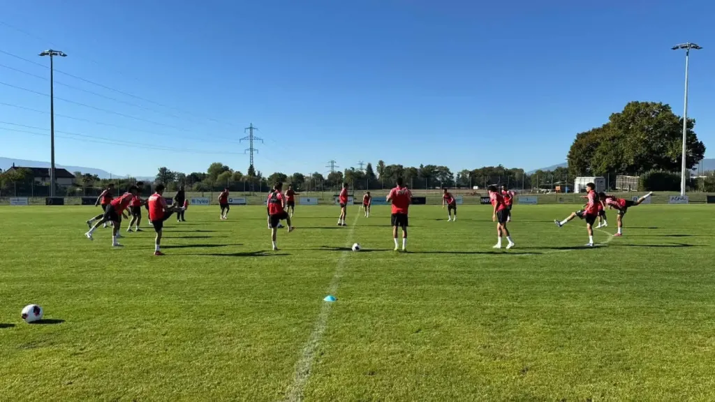 منتخب الناشئين يؤدي مرانه الرئيسي استعدادًا لمواجهة كوريا في بطولة الصداقة بسويسرا