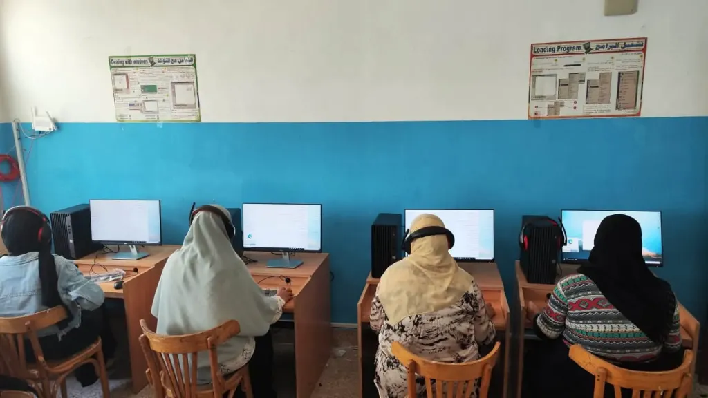 الاتصالات توفر خدمات الإنترنت فائق السرعة وأحدث أجهزة الحاسب الآلي والتكنولوجيات المساعدة لمدرسة النور للمكفوفين ببني سويف