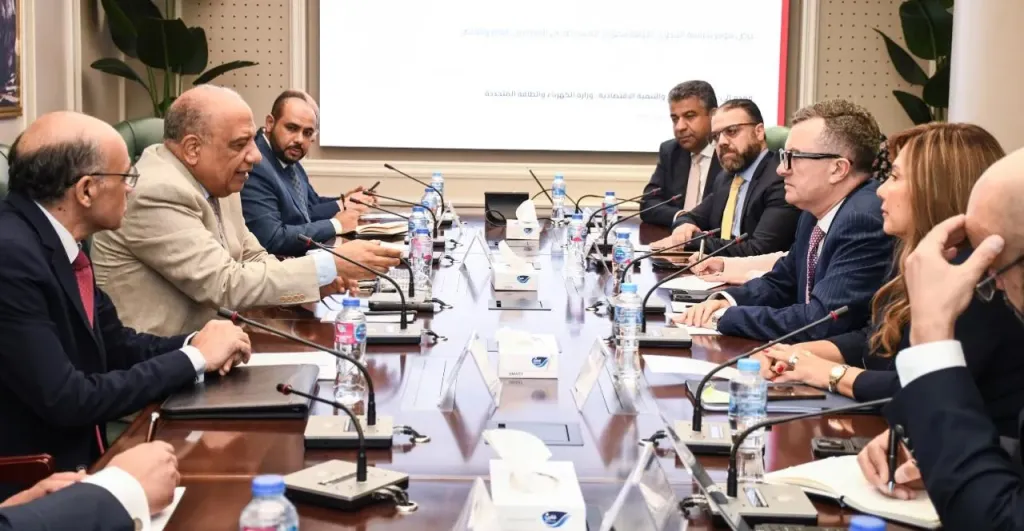 وزيرا الكهرباء والتخطيط يبحثان استغلال محطات توليد الكهرباء في تحلية مياه البحر