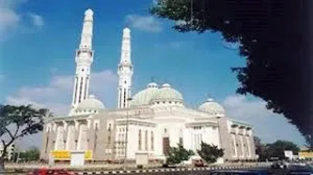 نقل شعائر صلاة الجمعة من مسجد النور بالعباسية