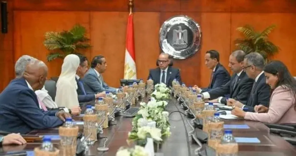 وزير الاستثمار والتجارة الخارجية يلتقي الرئيس التنفيذي لمجموعة «الفطيم»
