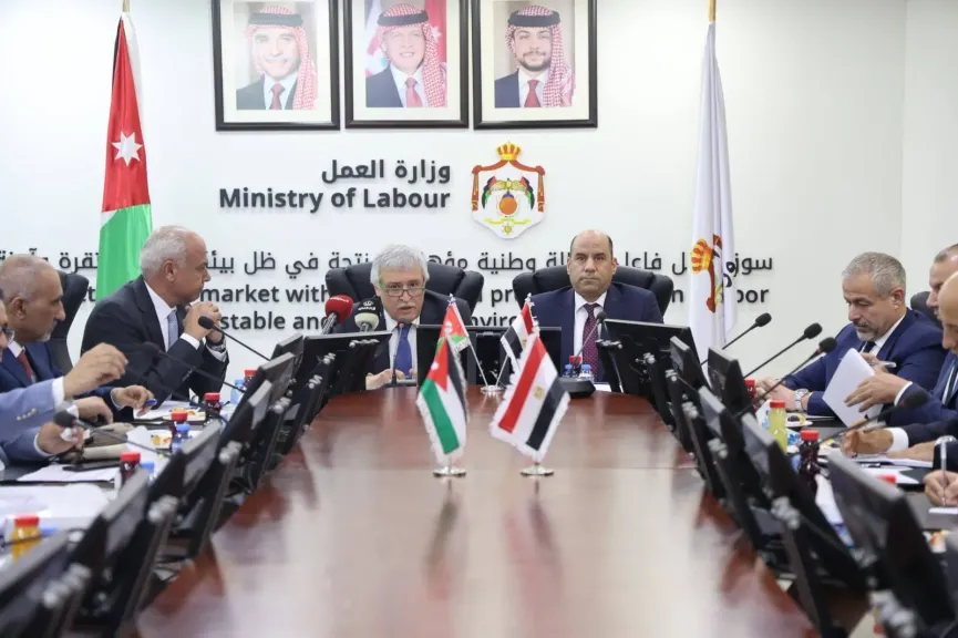 وزير العمل يبحث مع نظيره الأردني تعزيز سبل التعاون وتنظيم سوق العمل