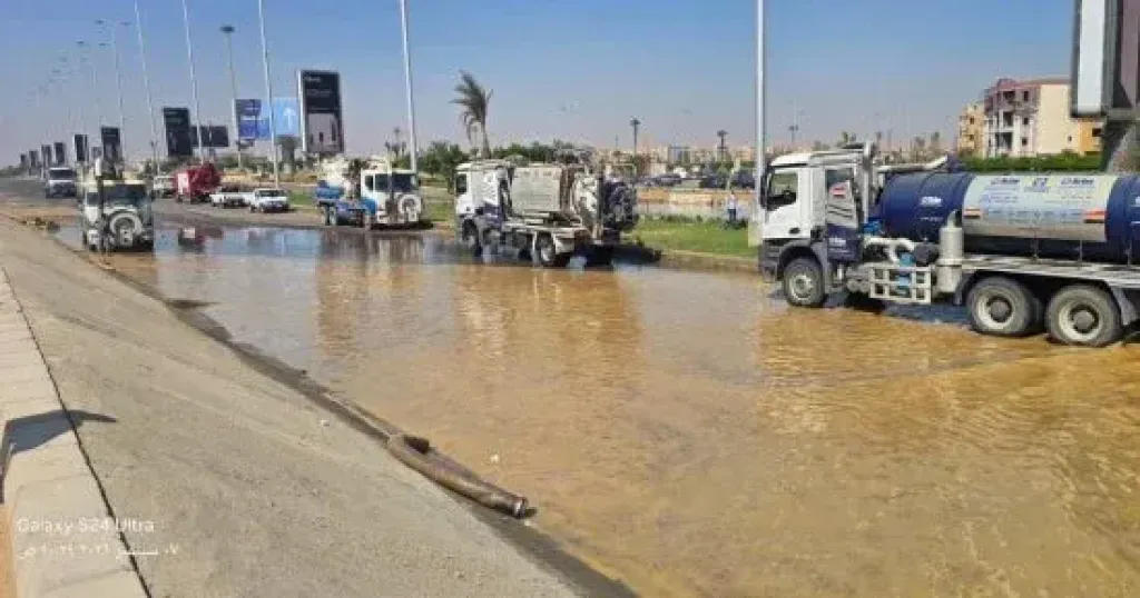 كسر ماسورة مياه وانقطاع الخدمة عن 9 مناطق بحلوان
