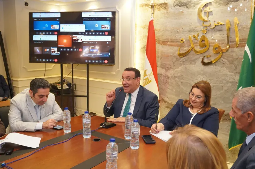 صلاح حسب الله يطرح رؤية متكاملة لتطوير العمل الحزبي والقيادة المؤسسية في معهد الدراسات السياسية بالوفد