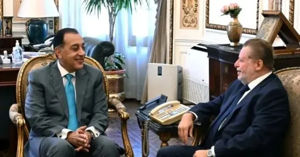 رئيس الوزراء يلتقي محافظ البنك المركزي