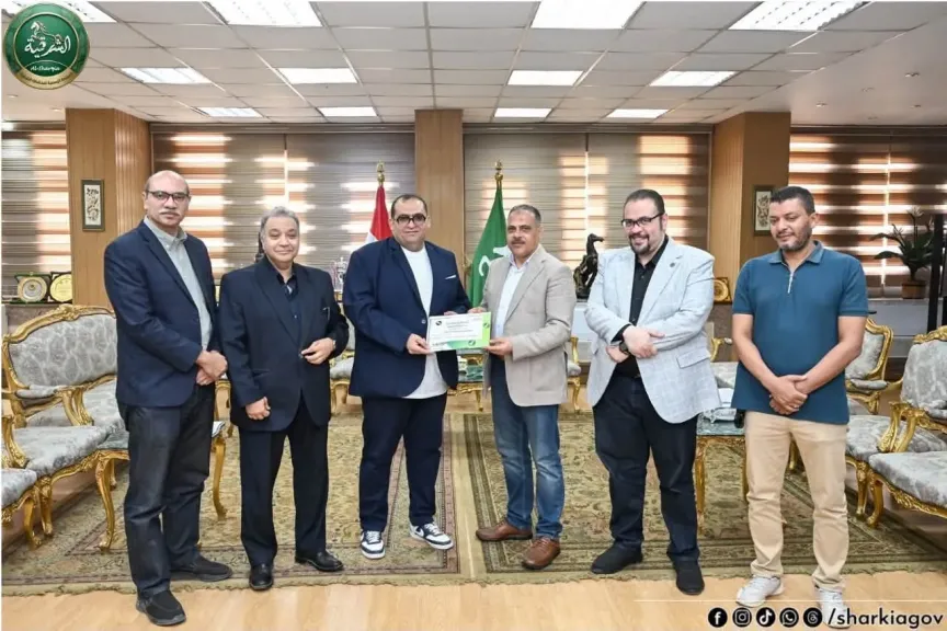 محافظ الشرقية يُكرم مديري المستشفيات المتميزة لإجراء ٩٨٢ عملية جراحية