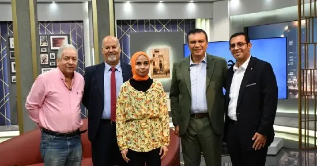 «وش الصبح».. عمرو الليثي يستضيف صناع فيلم يوثق قصة أول مصورة كفيفة في مصر