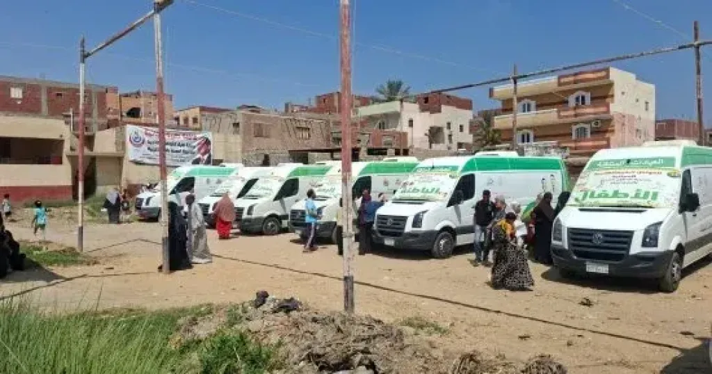 ضمن مبادرة ”أطفال أصحاء”.. الكشف على ٤٥٠ طفل خلال قافلة طبية بأبو المطامير