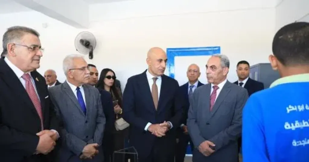 وزير التعليم ومحافظ الإسماعيلية يفتتحان مدرسة تكنولوجية للغاز والطاقة المتجددة