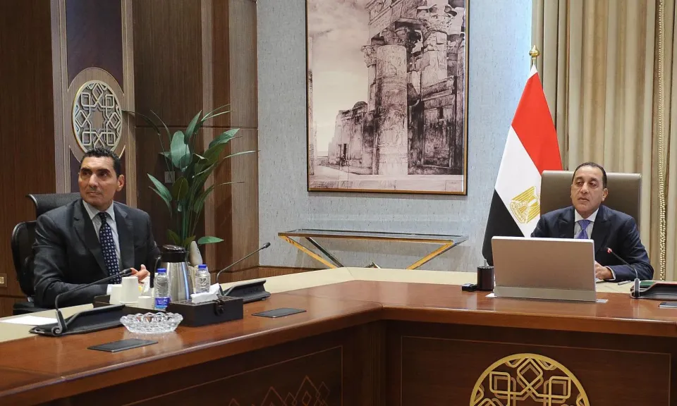 رئيس الوزراء يلتقي وزير الشباب والرياضة لبحث التحضيرات لمؤتمر شهر أكتوبر المقبل