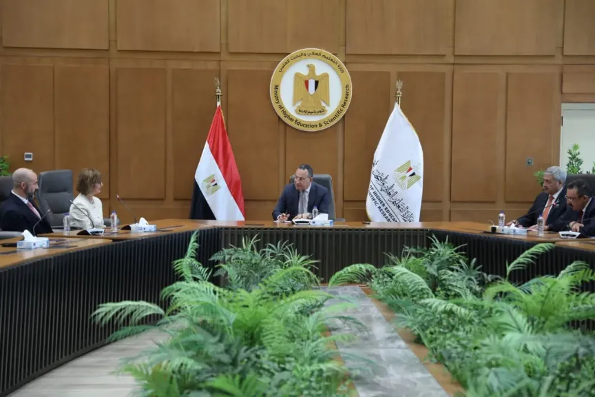 وزير التعليم يبحث سبل التعاون مع شركة فيلبس