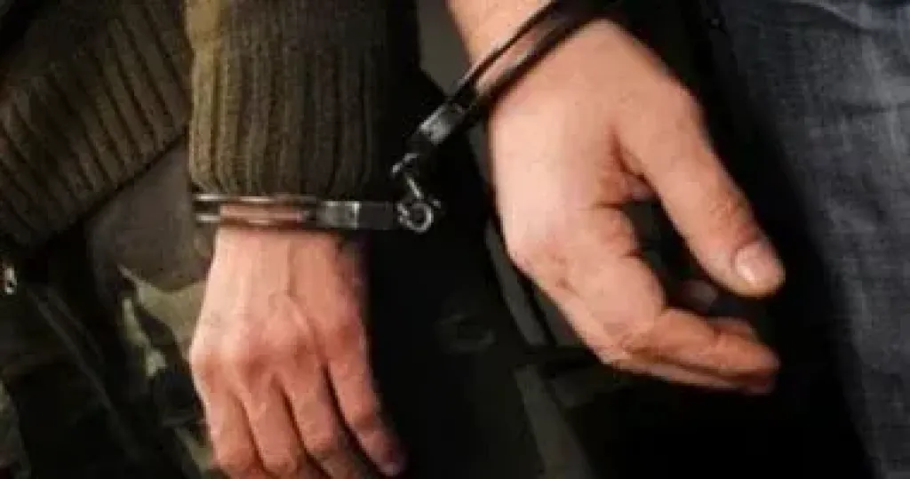 القبض على فرد أمن إدارى انتحل صفة ضابط شرطة