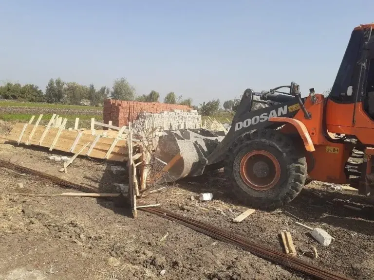 جنوب بورسعيد ينفذ 3 حالات إزالة فورية لمخالفات بناء في المهد