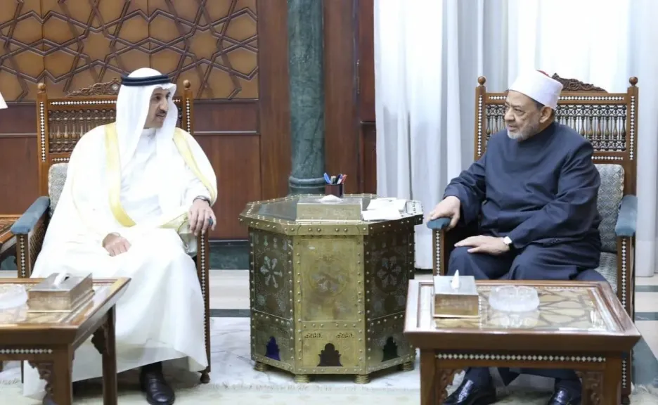 شيخ الأزهر يبحث مع رئيس مركز الملك حمد تعزيز التعاون في التعايش والسلام