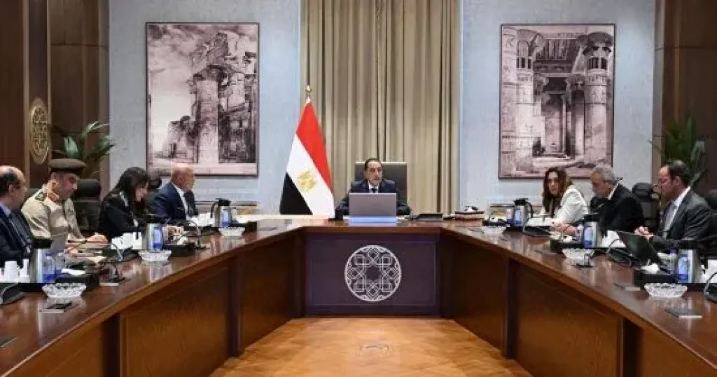 استعدادا لمؤتمر أكتوبر.. مدبولى يجتمع بوزراء النقل والتنمية المحلية والإسكان