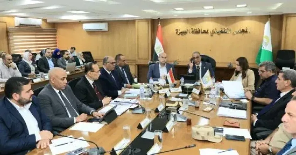 محافظ الجيزة يوجه بسرعة الاستجابة لشكاوى المواطنين ودفع المشروعات المتعثرة