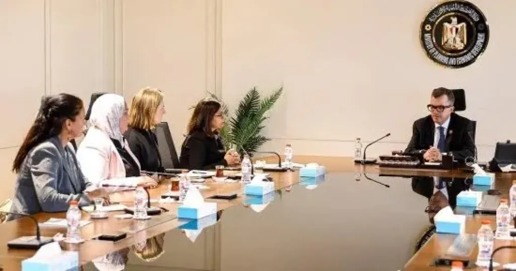 وزير التخطيط يبحث مع البنك الدولي إعداد ”خريطة طريق” لتنمية الثروة المعدنية