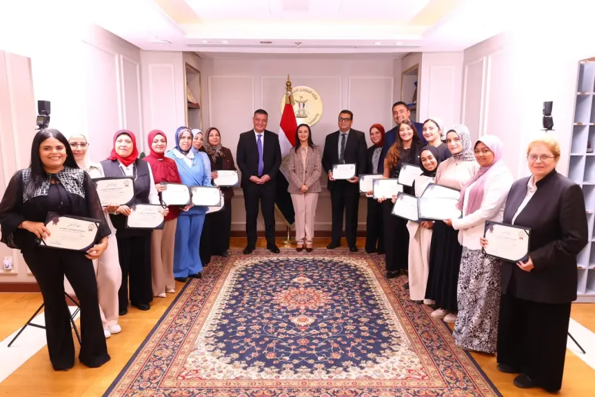 وزيرة التضامن  تكرم إدارات الاتصال السياسي والإعلام والمراجعة الداخلية والحوكمةلتميزهم خلال شهر سبتمبر