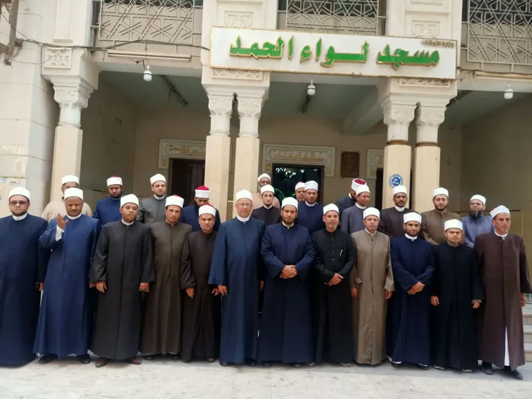 الأوقاف تُسيّر قافلة دعوية بـ143 إمامًا إلى مساجد 4 إدارات بالقاهرة |صور