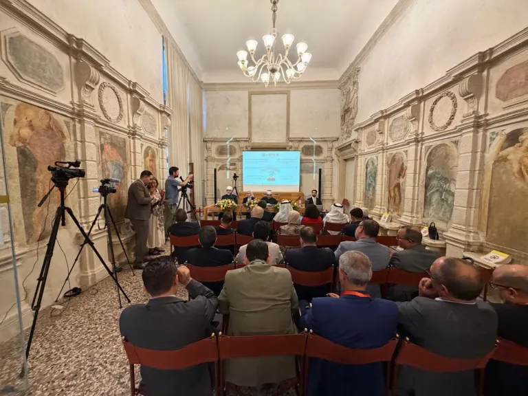 المفتي يحذر من أطروحات تاريخية النص الديني ويدعو للجنة دولية لزعماء الأديان