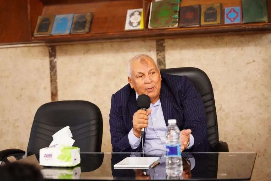 محافظ مطروح: طرح إنشاء نحو من 50 إلى 100 محطة لتنقية مياه الآبار بالمحافظة