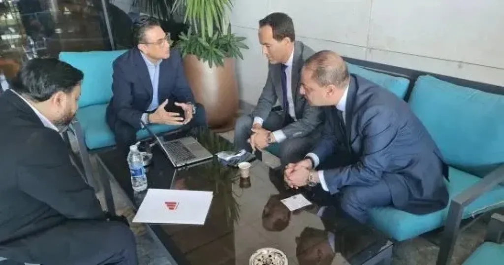 رئيس هيئة الاستثمار يبحث مع مسئولي عدد من الجهات فرص التعاون