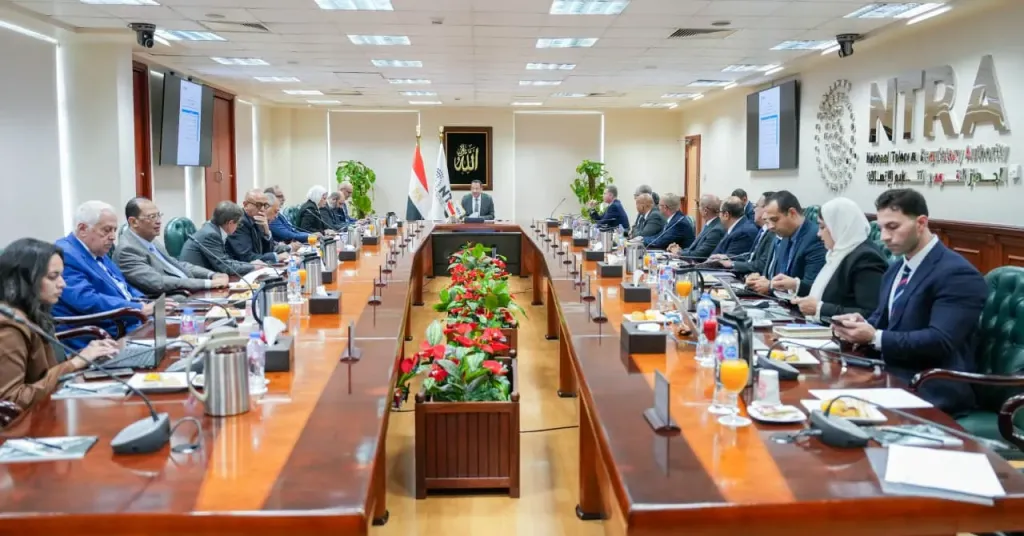 وزير الاتصالات وتكنولوجيا المعلومات يجتمع بأعضاء لجنة صناعة الاتصالات بالجهاز القومي لتنظيم الاتصالات