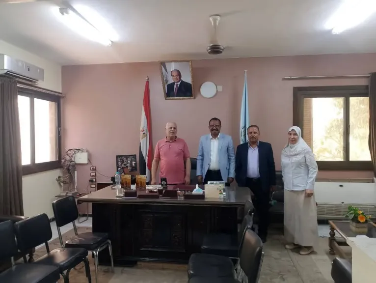 محافظ أسيوط: بحث تنفيذ مشروع لمواجهة التغيرات المناخية بالممارسات الذكية في الإنتاج