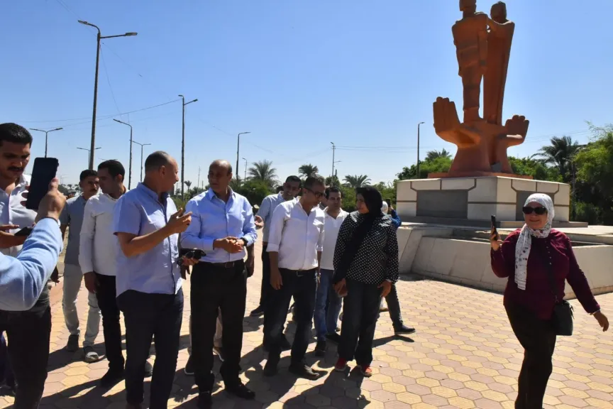 محافظ أسيوط يتفقد ميدان ”أم البطل” بالمدخل الجنوبي ويوجه بتطويره ورفع كفاءته