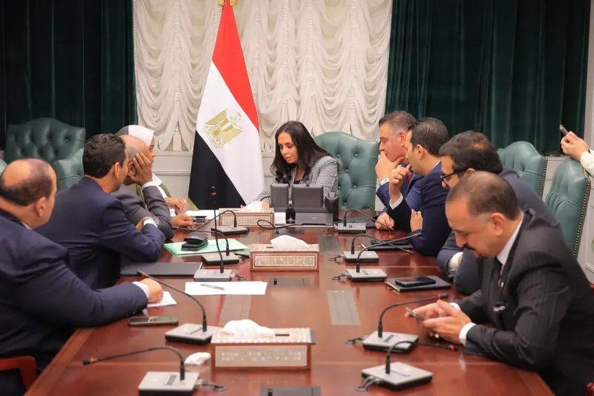 وزيرة التضامن  تلتقي عددًا من أعضاء مجلس النواب .. وتوجه ببحث وحل الملفات   التى تخص المواطنين