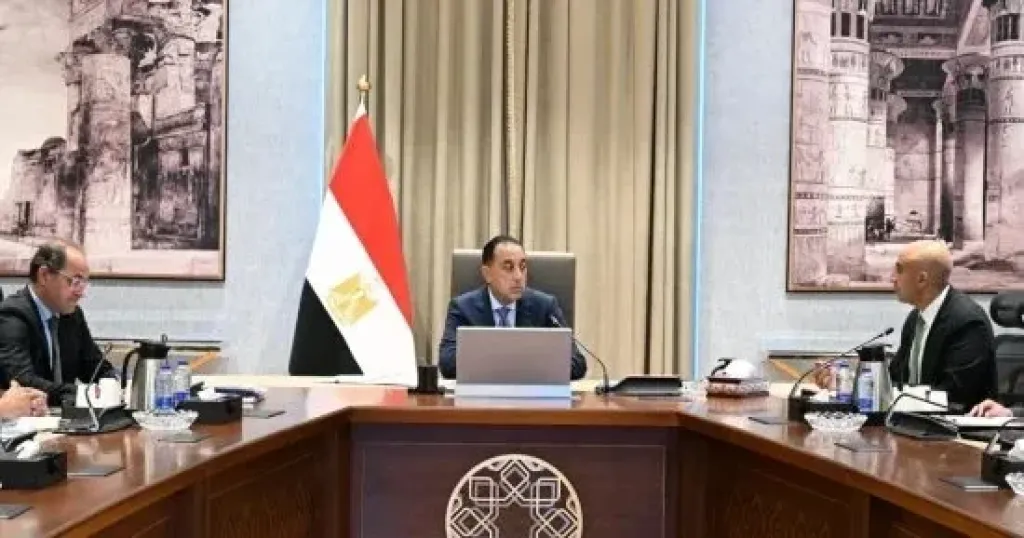 رئيس الوزراء يكلف بتحويل ما بين 200 إلى 250 مدرسة لمدارس التكنولوجيا التطبيقية بالشراكة مع القطاع الخاص