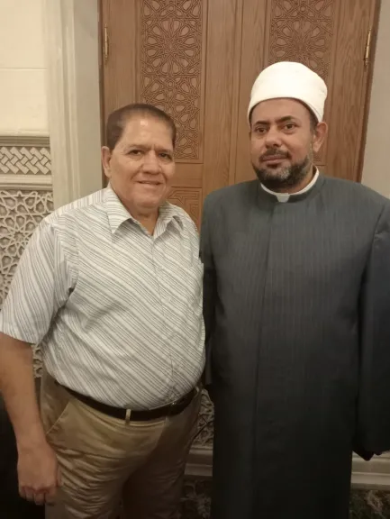 امام وخطيب مسجد السيدة نفيسة ..لبوابة الدولة الاخباريه..  السيدة نفيسة .عرفت بالصلاح والعبادة والزهد.  ولها مكانة كبيرة في قلوب المسلمين.