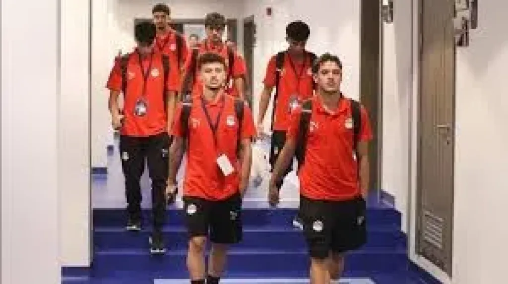 منتخب الشباب يصل إلى ملعب قناة السويس بالإسماعيلية استعدادا لمواجهة الجزائر