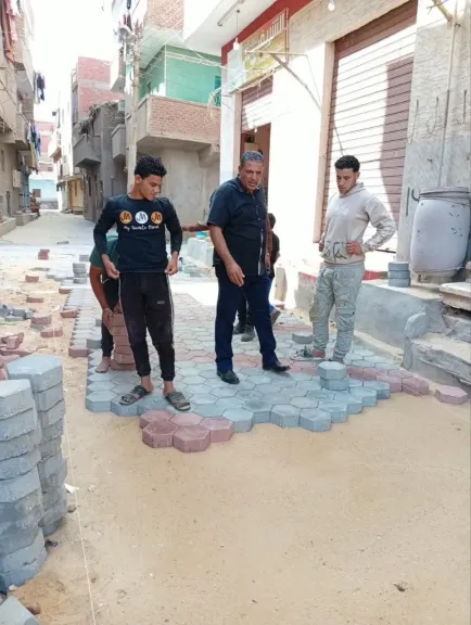 استكمال  رصف الشوارع  بالإنترلوك  بمدينة مشتول السوق بمحافظة الشرقية