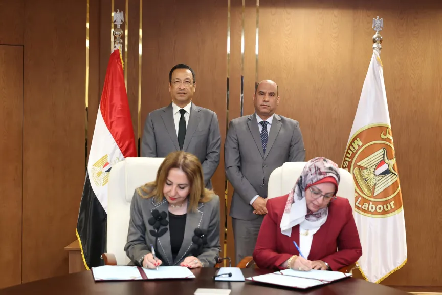 وزيرا الاتصالات والعمل يشهدان توقيع مذكرة تفاهم لتعزيز التحول الرقمي بوزارة العمل وبناء القدرات الرقمية