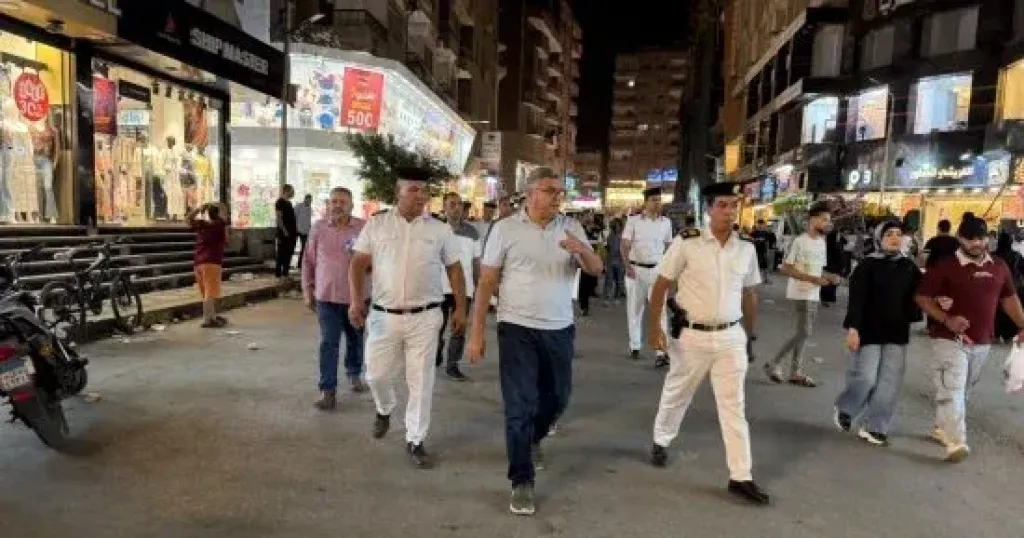 غلق وتشميع 12 محلا مخالفا فى حملة مكبرة بشارع العريش بالطالبية