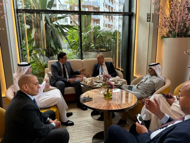وزير الطيران المدني يبحث مع مدير عام المنظمة العربية للطيران المدني تعزيز العمل العربي المشترك في مجال الطيران المدني