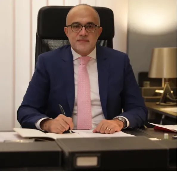معتز صدقي يهنئ شريف فتحي بجائزة الريادة العالمية