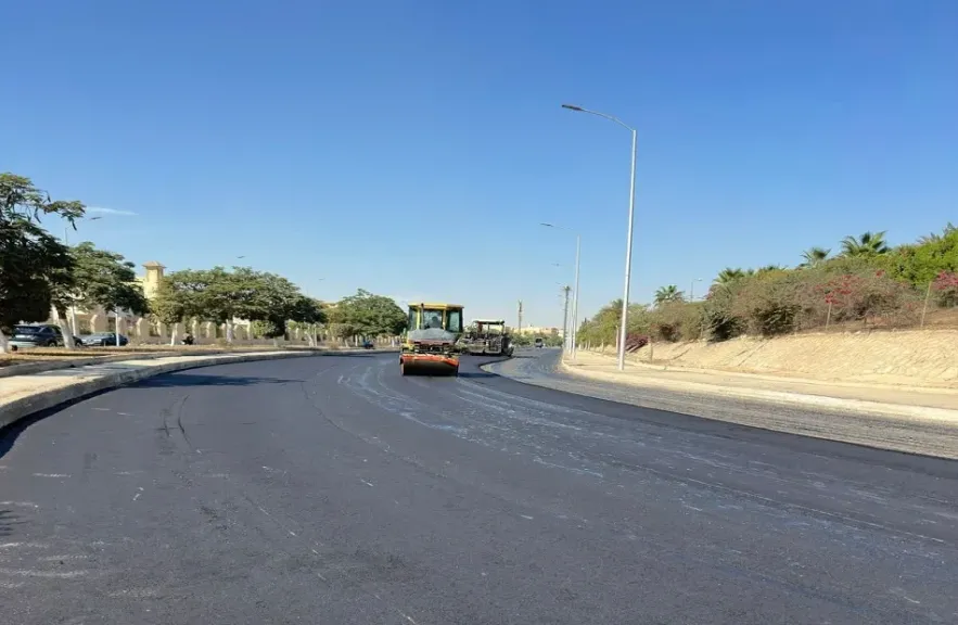 وزيرة الإسكان تتابع موقف تنفيذ عدد من مشروعات الطرق والمرافق والإسكان بمدينتي حدائق أكتوبر والشيخ زايد