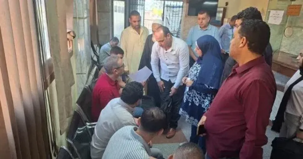 محافظ الجيزة يتابع شكاوى المواطنين ويوجه بسرعة حلها بمنشأة القناطر