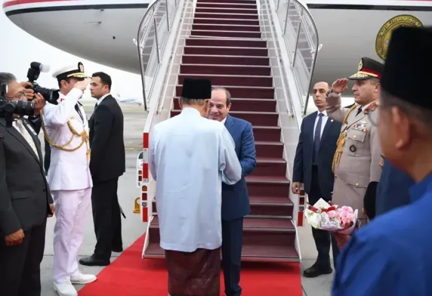 الرئيس السيسي: غادرت ماليزيا العزيزة وفي القلب كل المحبة والامتنان والتقدير للملك ورئيس الوزراء والشعب الماليزي